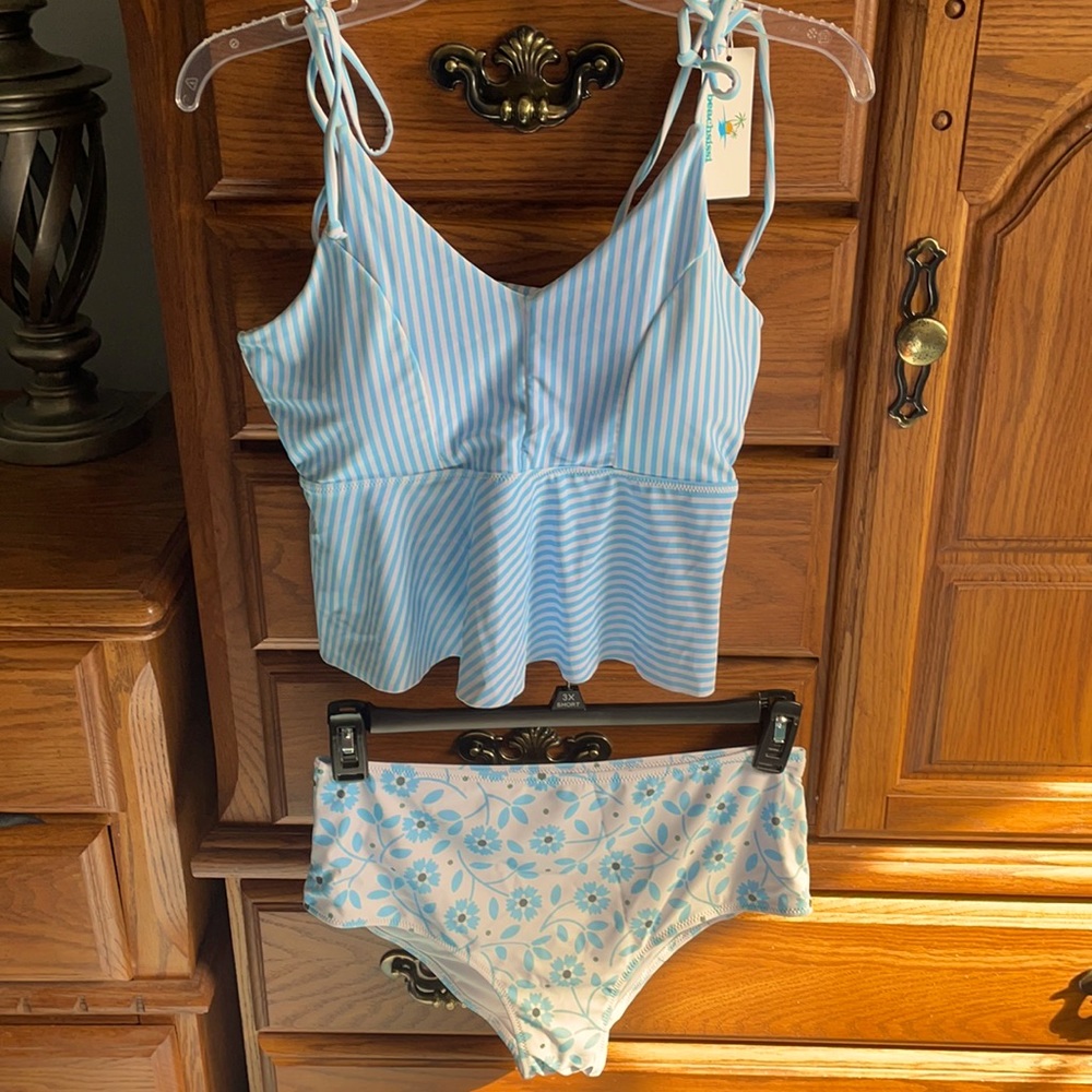 Tankini swim set.  Nwt liner in place.  Never worn